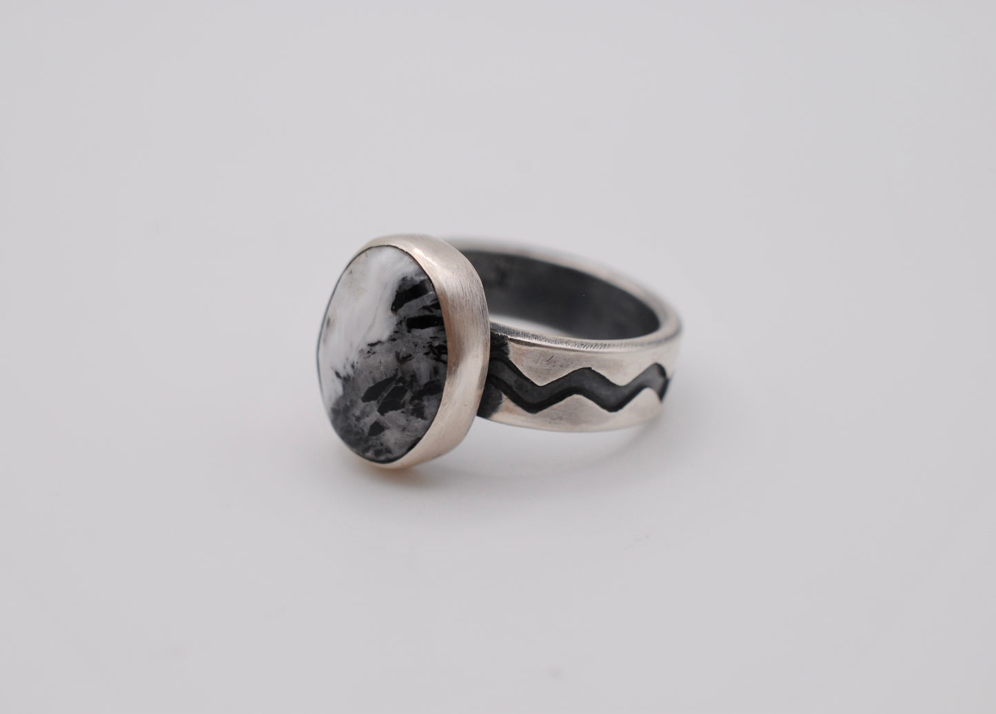 White Buffalo Zig Zag Ring - Size 6
