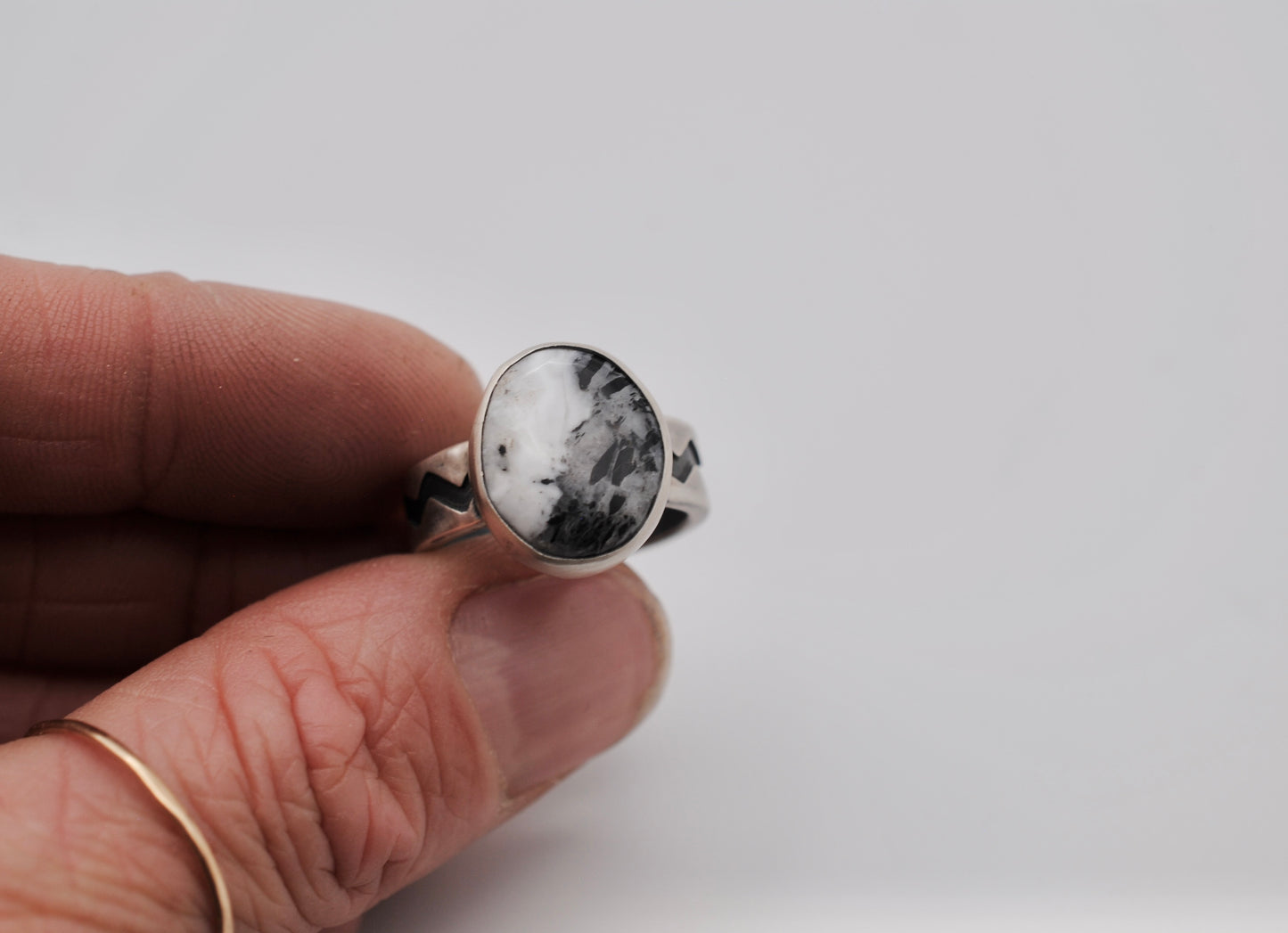 White Buffalo Zig Zag Ring - Size 6